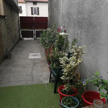 Maison 48m2 Deux Cour Prive Et Personnelle Pour Motos Ou Voitures 5 Pers Proche Mairie Et Bus Tram *