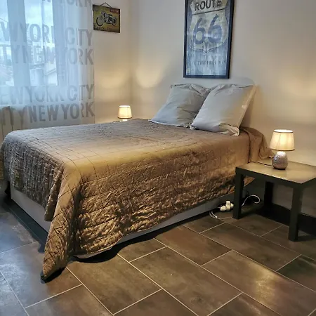 Maison 48m2 Deux Cour Prive Et Personnelle Pour Motos Ou Voitures 5 Pers Proche Mairie Et Bus Tram דירה