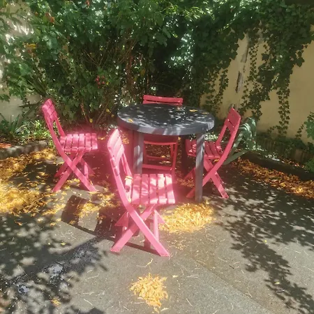 Maison 48m2 Deux Cour Prive Et Personnelle Pour Motos Ou Voitures 5 Pers Proche Mairie Et Bus Tram