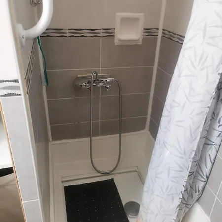 דירה Maison 48m2 Deux Cour Prive Et Personnelle Pour Motos Ou Voitures 5 Pers Proche Mairie Et Bus Tram לה פון-דה-קלה